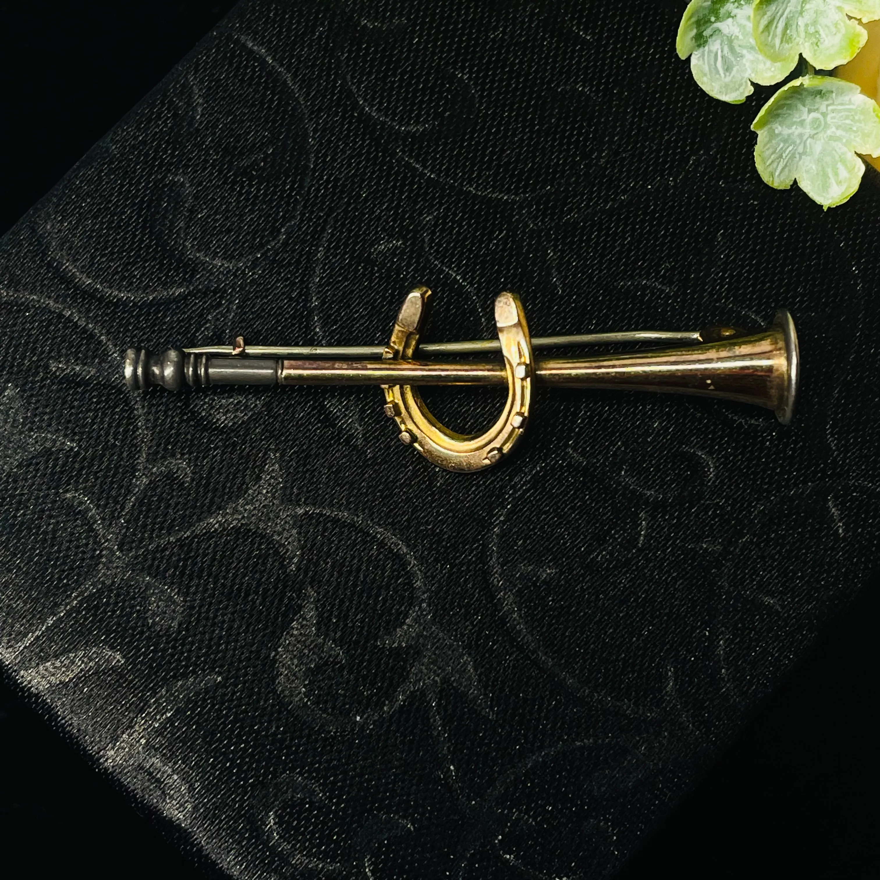 9K Yellow Gold Antique Horse Shoe Brooch