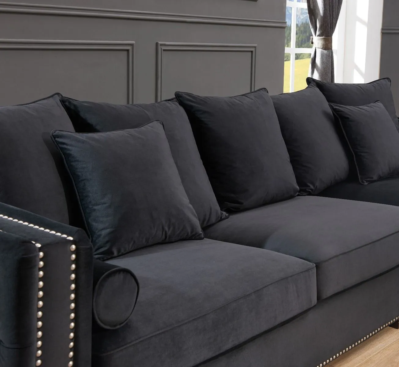 Black Moscow Corner Suite