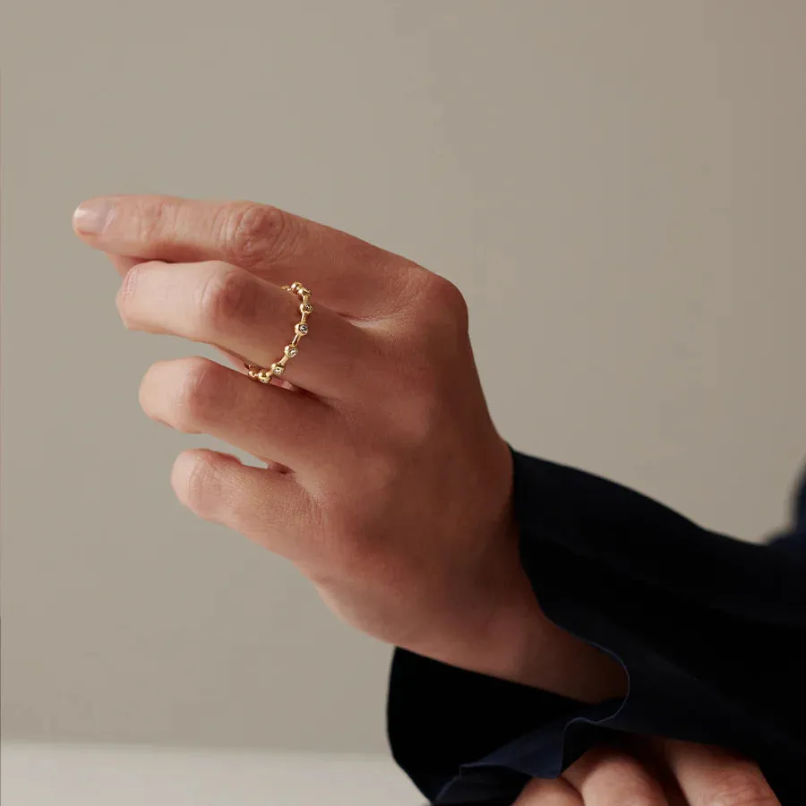 Cosmic infinity ring