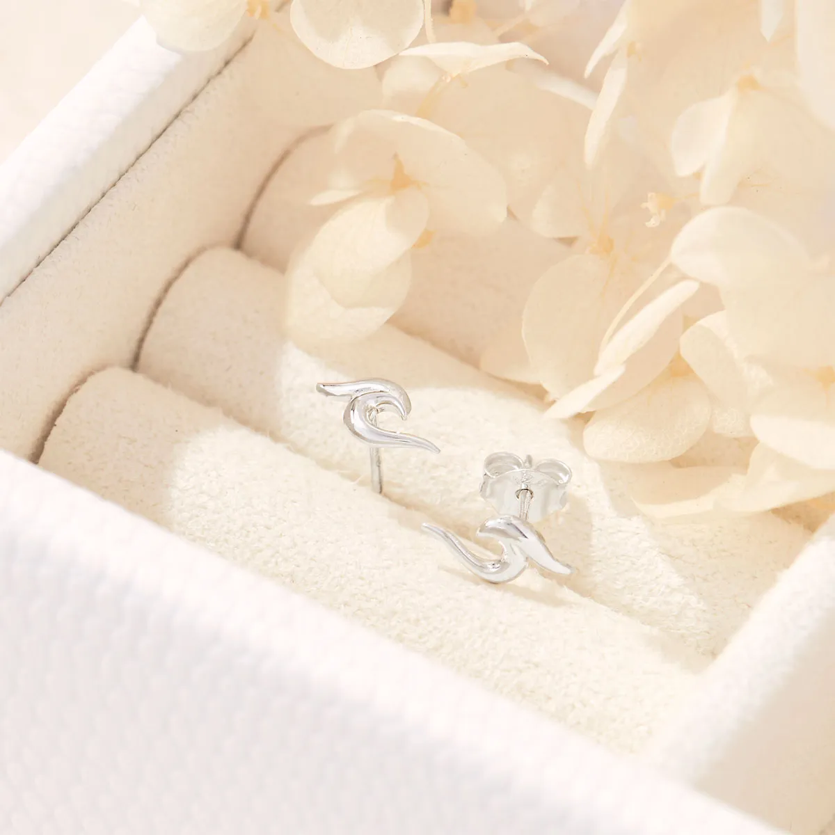 Dainty Wave Studs
