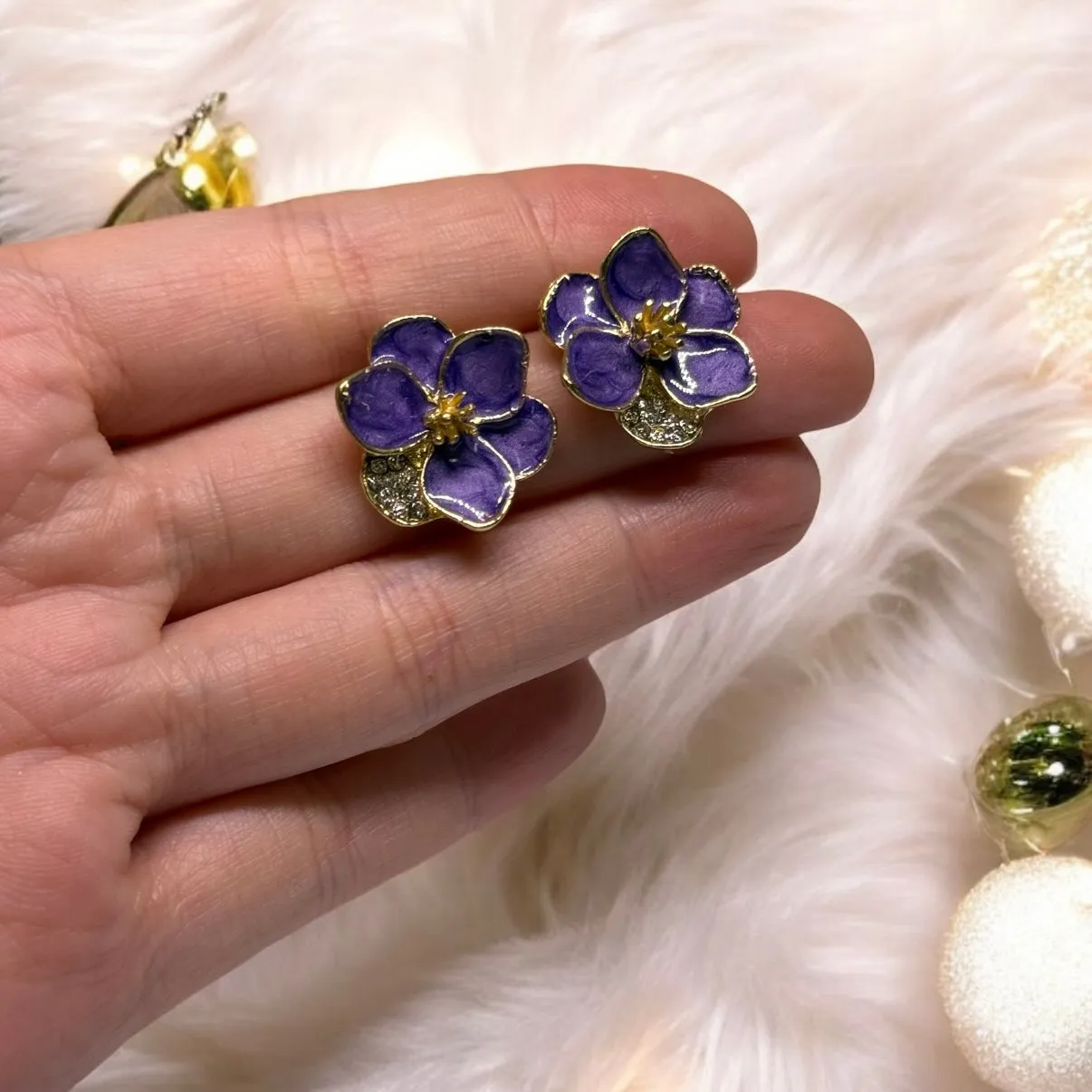 Minimalist- Purple studs earrings