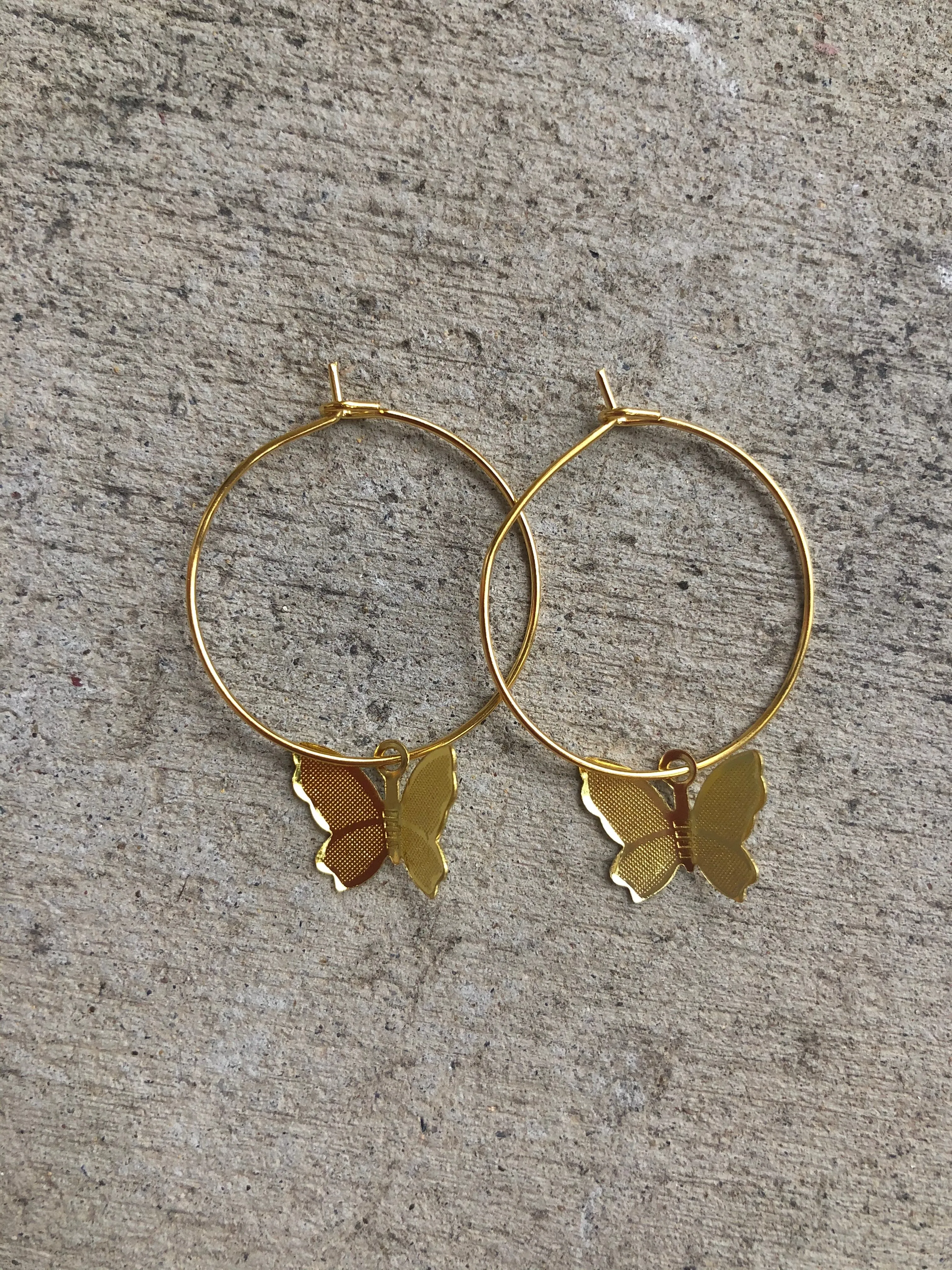 SIMPLE BUTTERFLY HOOPS