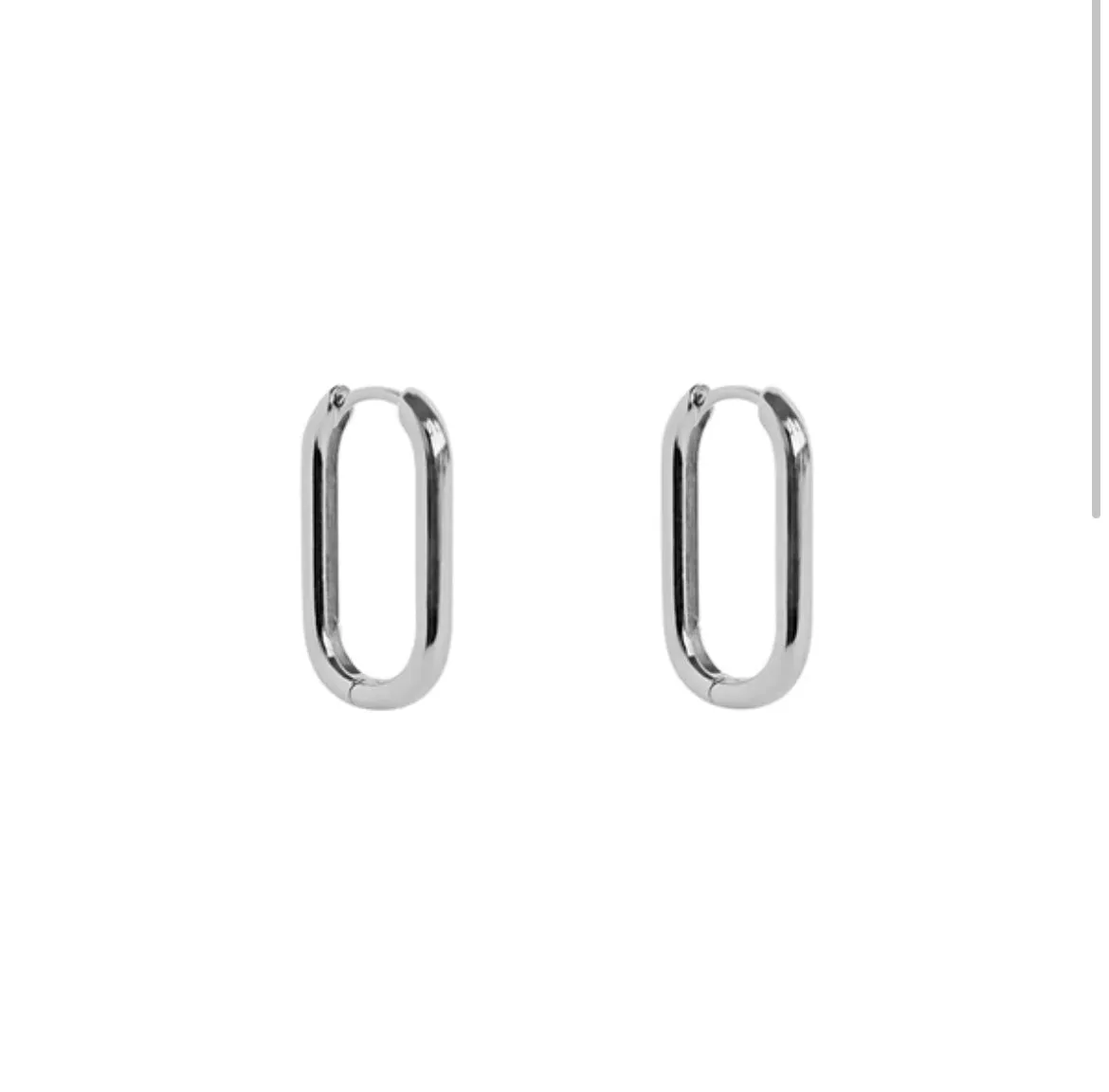 Thin oversize chain link huggy band earrings